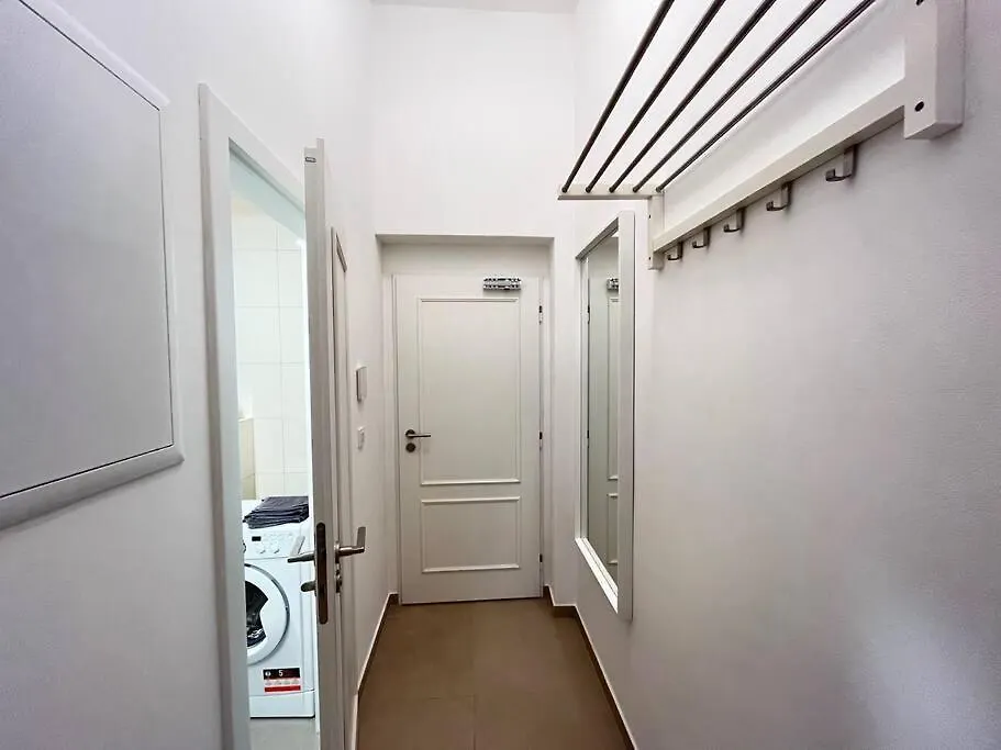 Cosy Apartment On Metro Muzeum - Grand Canyon Prague 0*,